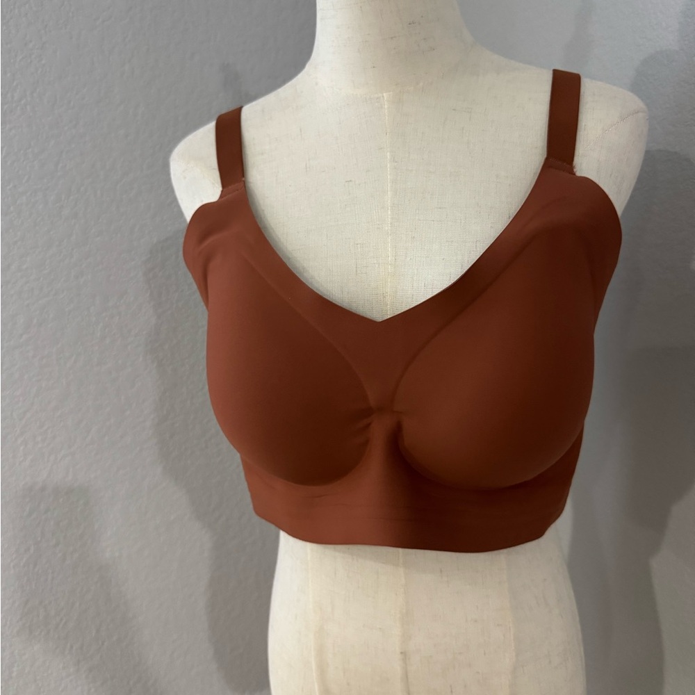 Elegant Tan Wireless Bra - Picture 3 of 9